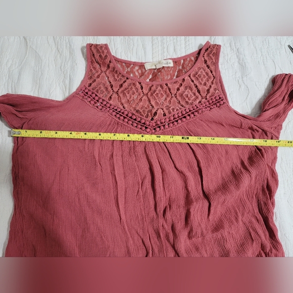 Rewind Womens Pink Long Sleeve Cold Shoulder Pullover Blouse Top Size Medium - Picture 8 of 9